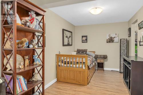 504 Stanley Crescent, Kelowna, BC - Indoor Photo Showing Other Room