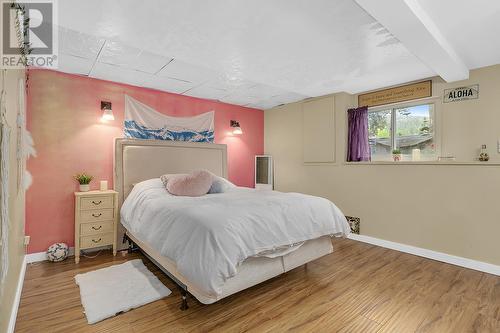 504 Stanley Crescent, Kelowna, BC - Indoor Photo Showing Bedroom