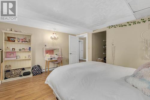 504 Stanley Crescent, Kelowna, BC - Indoor Photo Showing Bedroom