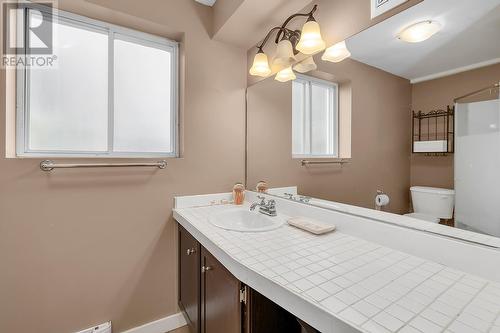 504 Stanley Crescent, Kelowna, BC - Indoor Photo Showing Bathroom