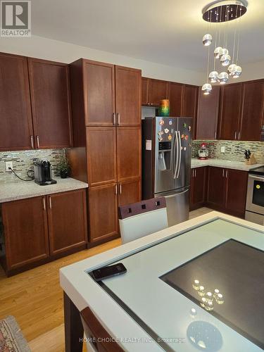 82 Cozens Drive, Richmond Hill, ON - Indoor Photo Showing Kitchen
