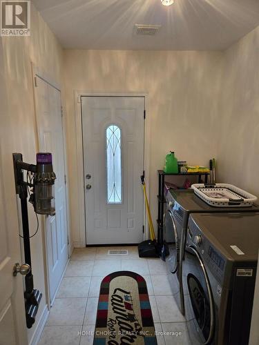 82 Cozens Drive, Richmond Hill, ON - Indoor Photo Showing Laundry Room