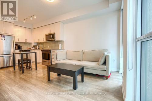 1517 - 4055 Parkside Village, Mississauga, ON - Indoor Photo Showing Kitchen With Stainless Steel Kitchen