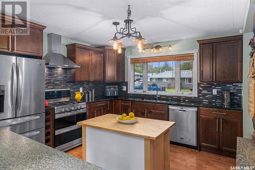 134 Witney Avenue S, Saskatoon, SK - Indoor Photo Showing Kitchen With Stainless Steel Kitchen