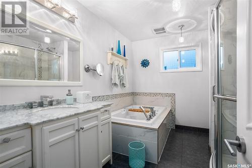 134 Witney Avenue S, Saskatoon, SK - Indoor Photo Showing Bathroom