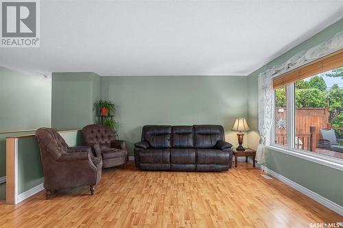 134 Witney Avenue S, Saskatoon, SK - Indoor Photo Showing Living Room