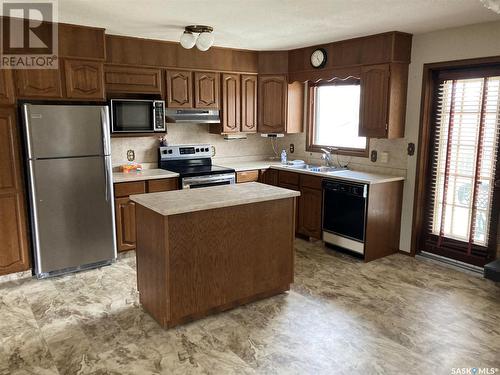 2 Shaw Place, Assiniboia, SK - Indoor Photo Showing Kitchen