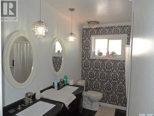 801 King Street, Estevan, SK - Indoor Photo Showing Bathroom