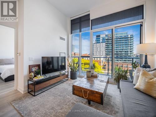 516 - 120 Parliament Street, Toronto (Moss Park), ON - Indoor Photo Showing Living Room