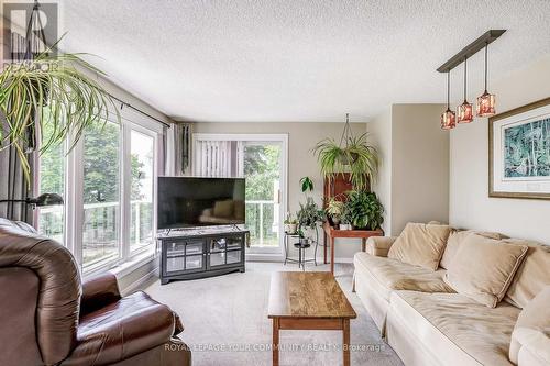 137 Lake Drive N, Georgina (Historic Lakeshore Communities), ON - Indoor Photo Showing Living Room