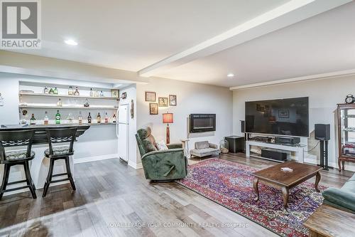 137 Lake Drive N, Georgina (Historic Lakeshore Communities), ON - Indoor Photo Showing Living Room