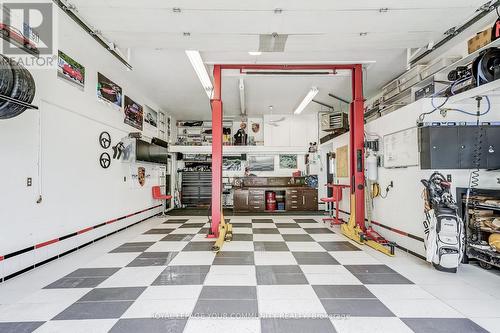 137 Lake Drive N, Georgina (Historic Lakeshore Communities), ON - Indoor Photo Showing Garage