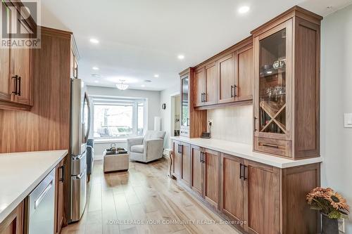 137 Lake Drive N, Georgina (Historic Lakeshore Communities), ON - Indoor Photo Showing Kitchen