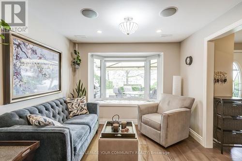 137 Lake Drive N, Georgina (Historic Lakeshore Communities), ON - Indoor Photo Showing Living Room