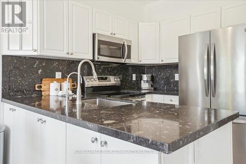 2172 Dawson Crescent, Innisfil, ON - Indoor Photo Showing Kitchen With Stainless Steel Kitchen With Upgraded Kitchen
