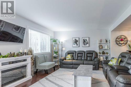 42 Princeton Place, Belleville, ON - Indoor Photo Showing Living Room