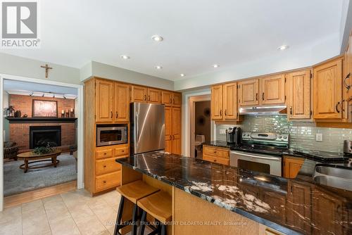 50 Longview Court, London, ON - Indoor Photo Showing Kitchen With Double Sink