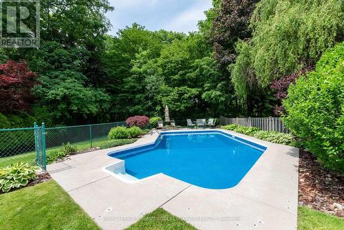 50 Longview Court, London, ON - Outdoor With In Ground Pool With Backyard