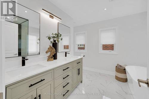 45 Woodgate Pines Drive, Vaughan, ON - Indoor Photo Showing Bathroom