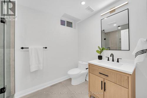 45 Woodgate Pines Drive, Vaughan, ON - Indoor Photo Showing Bathroom