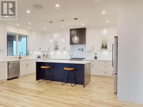 3545 Selkirk Ave, Powell River, BC - Indoor Photo Showing Kitchen With Upgraded Kitchen