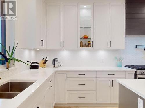 3545 Selkirk Ave, Powell River, BC - Indoor Photo Showing Kitchen With Double Sink With Upgraded Kitchen