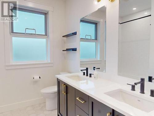 3545 Selkirk Ave, Powell River, BC - Indoor Photo Showing Bathroom