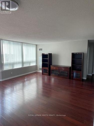 1104 - 135 Hillcrest Avenue, Mississauga, ON - Indoor Photo Showing Living Room