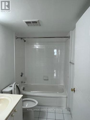 1104 - 135 Hillcrest Avenue, Mississauga, ON - Indoor Photo Showing Bathroom
