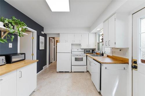 857 Cockburn Street, Winnipeg, MB - Indoor Photo Showing Kitchen With Double Sink