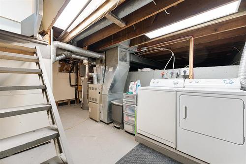 857 Cockburn Street, Winnipeg, MB - Indoor Photo Showing Laundry Room
