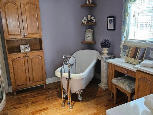 Ensuite bathroom - 115  - 119 Av. De Grand-Mère, Shawinigan, QC - Indoor Photo Showing Bathroom