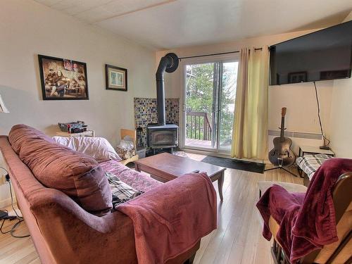 Living room - 1030 Ch. Ferron, Rouyn-Noranda, QC - Indoor Photo Showing Living Room With Fireplace