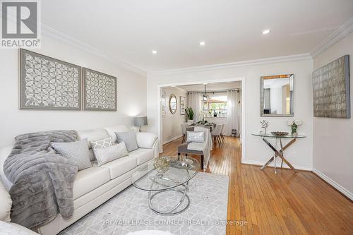 5 Ailsa Craig Court, Toronto, ON - Indoor Photo Showing Living Room