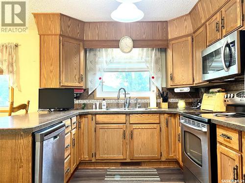 202 Gertrude Avenue, Canora, SK - Indoor Photo Showing Kitchen With Double Sink