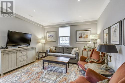 205 - 2 King Street W, Hamilton, ON - Indoor Photo Showing Living Room