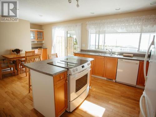 4145 Westview Ave, Powell River, BC - Indoor Photo Showing Kitchen