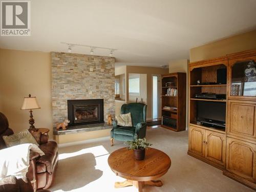 4145 Westview Ave, Powell River, BC - Indoor Photo Showing Living Room With Fireplace