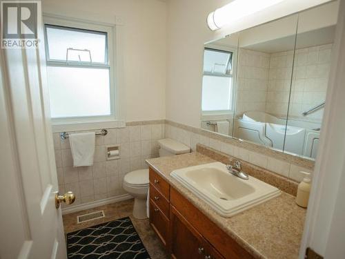 4145 Westview Ave, Powell River, BC - Indoor Photo Showing Bathroom