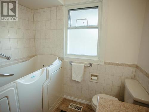 4145 Westview Ave, Powell River, BC - Indoor Photo Showing Bathroom