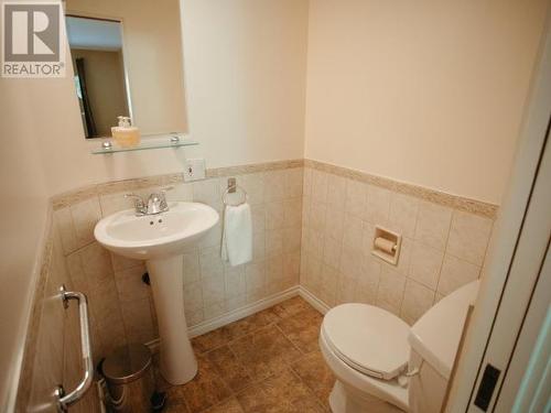 4145 Westview Ave, Powell River, BC - Indoor Photo Showing Bathroom