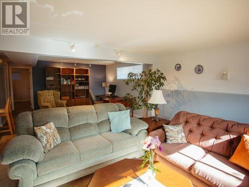 4145 Westview Ave, Powell River, BC - Indoor Photo Showing Living Room