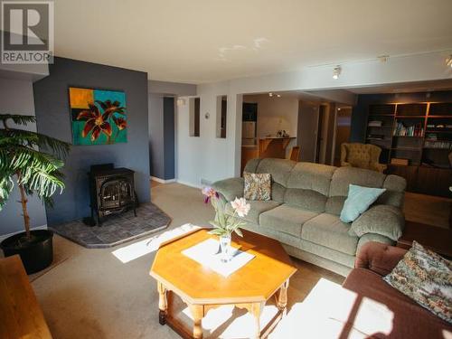 4145 Westview Ave, Powell River, BC - Indoor Photo Showing Living Room