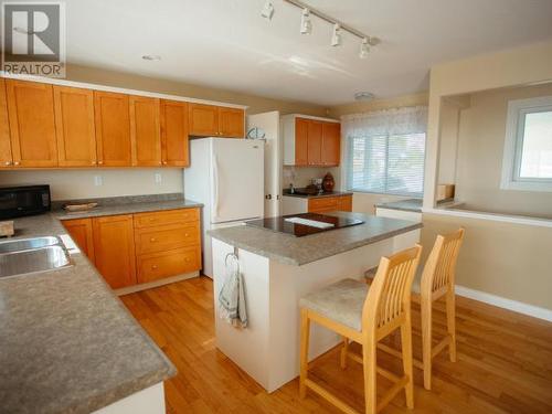 4145 Westview Ave, Powell River, BC - Indoor Photo Showing Kitchen With Double Sink