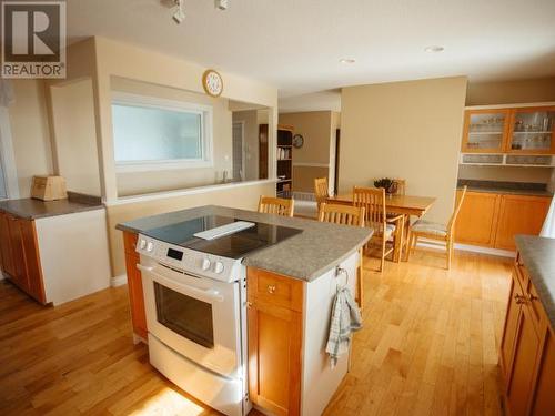 4145 Westview Ave, Powell River, BC - Indoor Photo Showing Kitchen