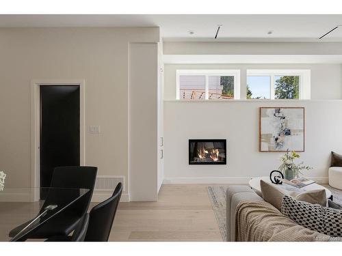 3152 Somerset St, Victoria, BC - Indoor Photo Showing Living Room With Fireplace