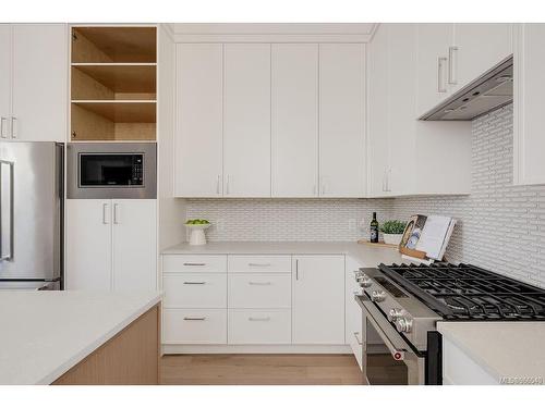 3152 Somerset St, Victoria, BC - Indoor Photo Showing Kitchen With Upgraded Kitchen