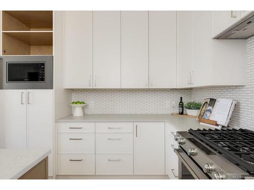 3152 Somerset St, Victoria, BC - Indoor Photo Showing Kitchen