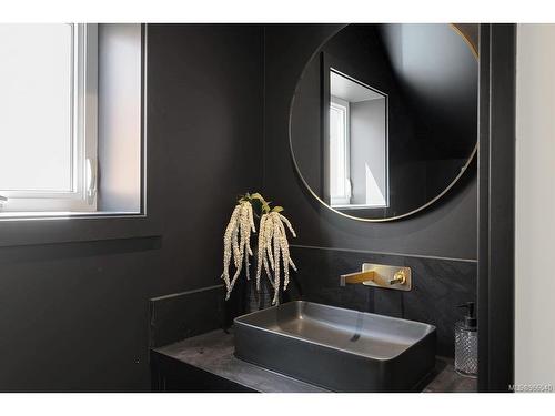 3152 Somerset St, Victoria, BC - Indoor Photo Showing Bathroom