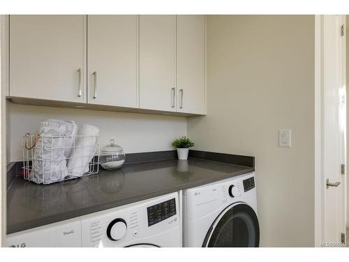 3152 Somerset St, Victoria, BC - Indoor Photo Showing Laundry Room